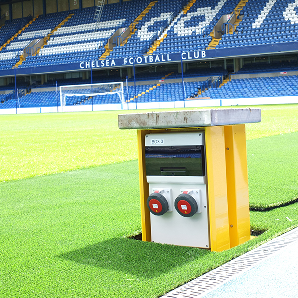 Retractable power tower for energy and services, Chelsea Stadium. Model VM01